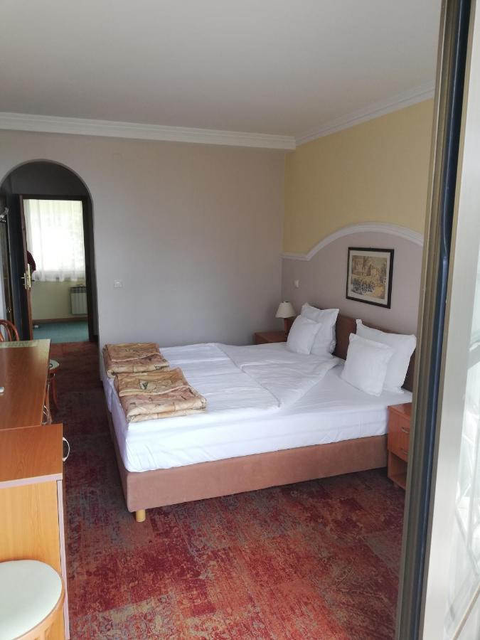 Hotel Makpetrol Струга Экстерьер фото