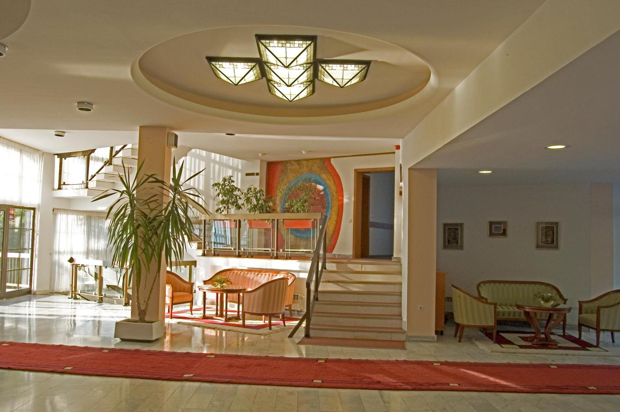 Hotel Makpetrol Струга Интерьер фото